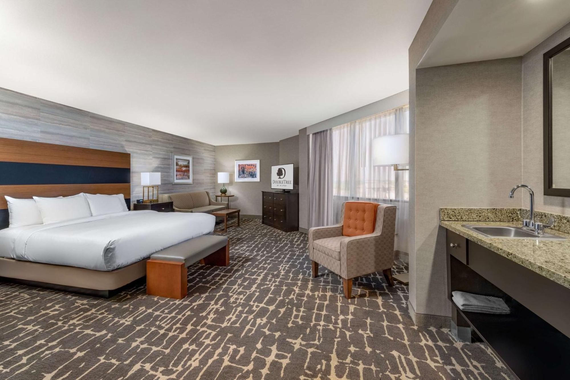 Doubletree By Hilton Hotel Denver - Аурора Екстериор снимка