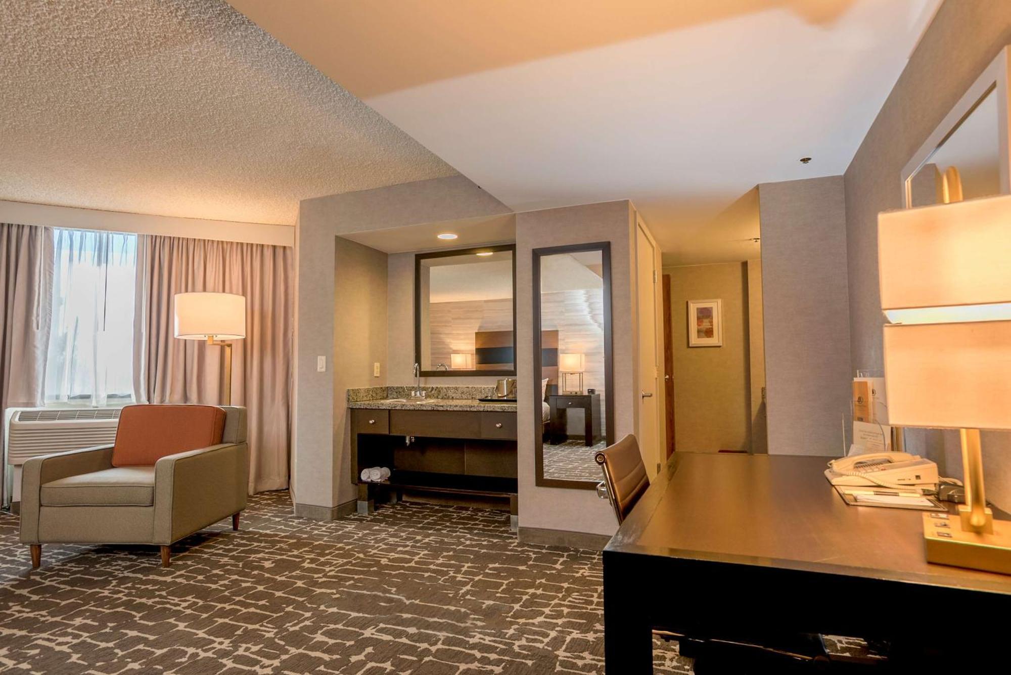 Doubletree By Hilton Hotel Denver - Аурора Екстериор снимка