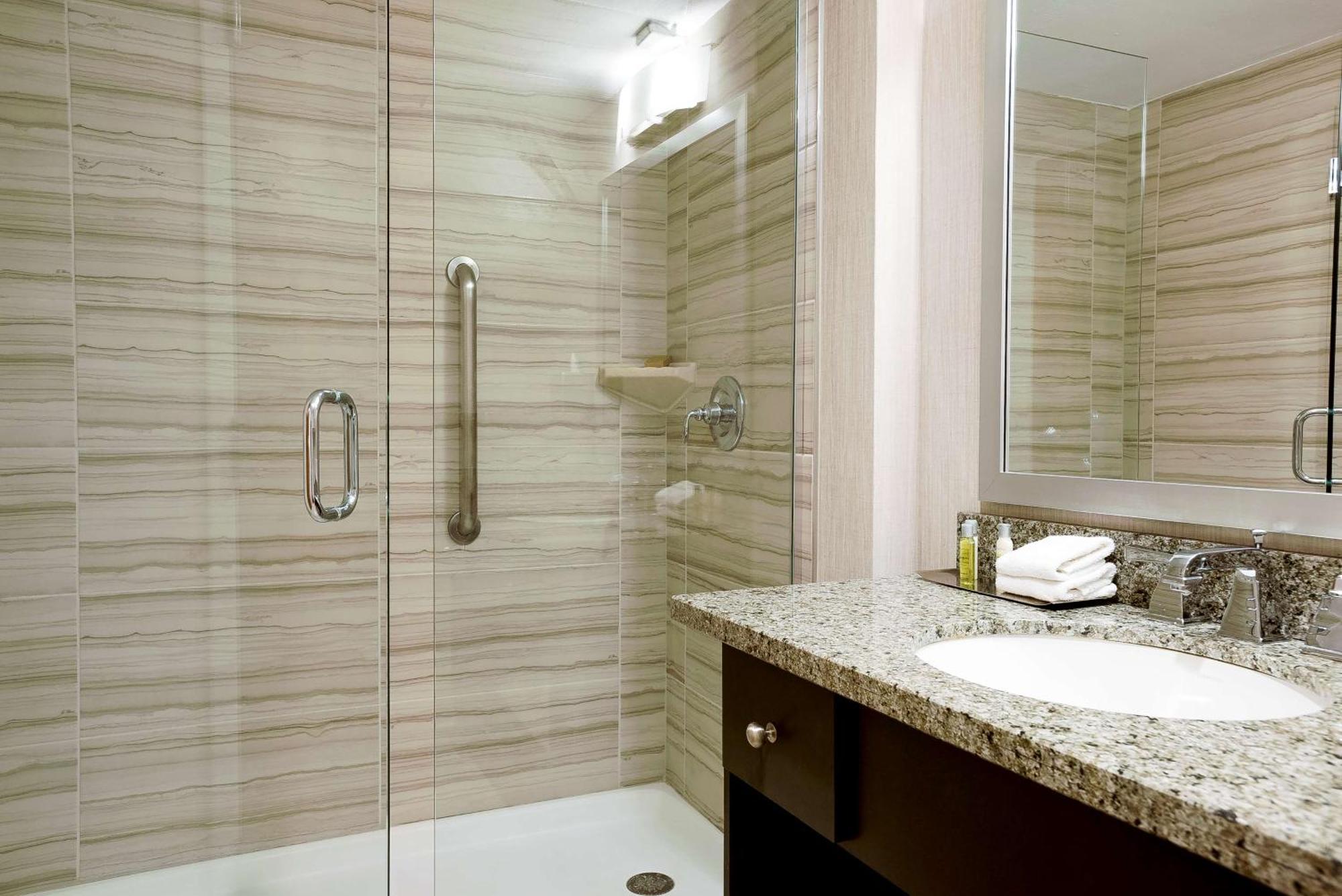 Doubletree By Hilton Hotel Denver - Аурора Екстериор снимка